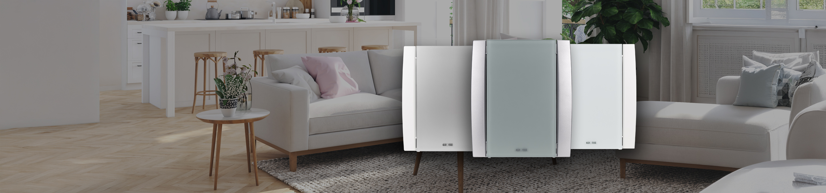 Die drei CROMA-Gongs in Grau, Silber und Weiß hintereinander versetzt; im Hintergrund sieht man ein Wohnzimmer