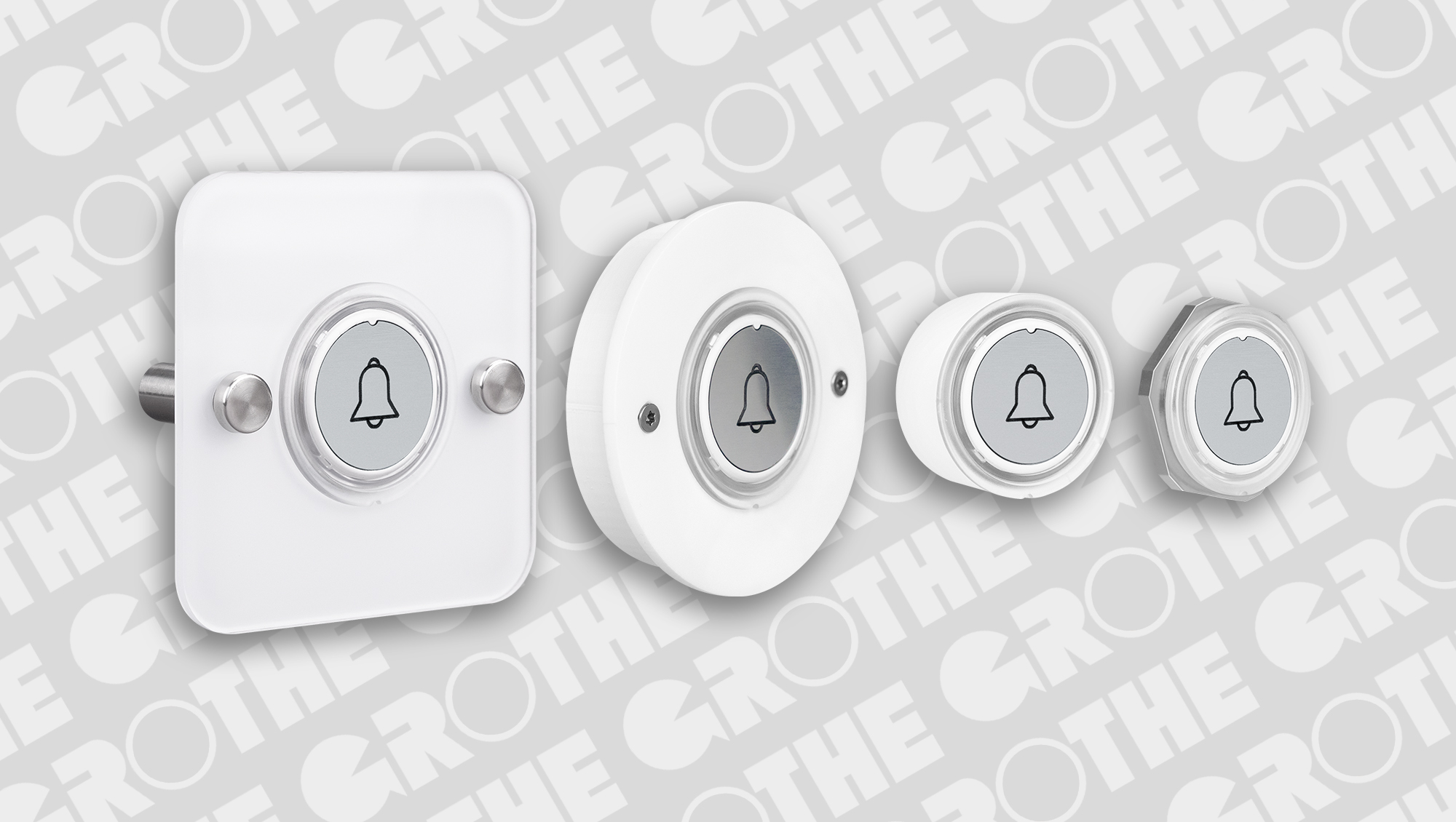 Vier weiße MISTRAL SE07 Klingeltaster nebeneinander: mit quadratischer Acrylplatte, mit runder Acrylplatte, Basic Unterputz und Basic Aufputz