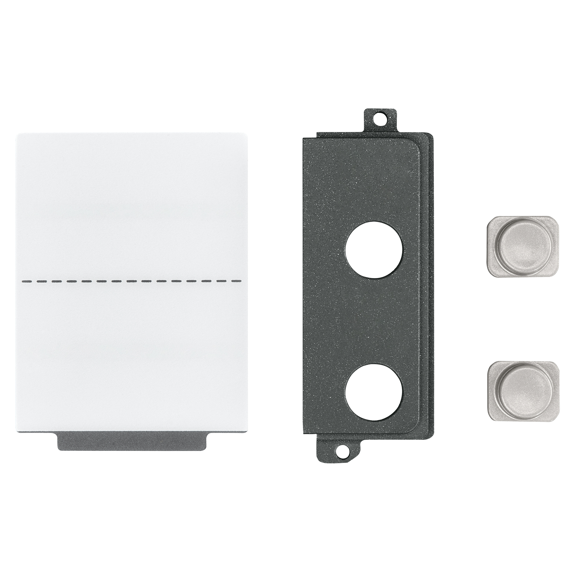 Drei Bauteile für Türstation mit zwei Tastern: Namensschild, Frontplatte mit zwei Öffnungen, zwei runde Edelstahltaster.