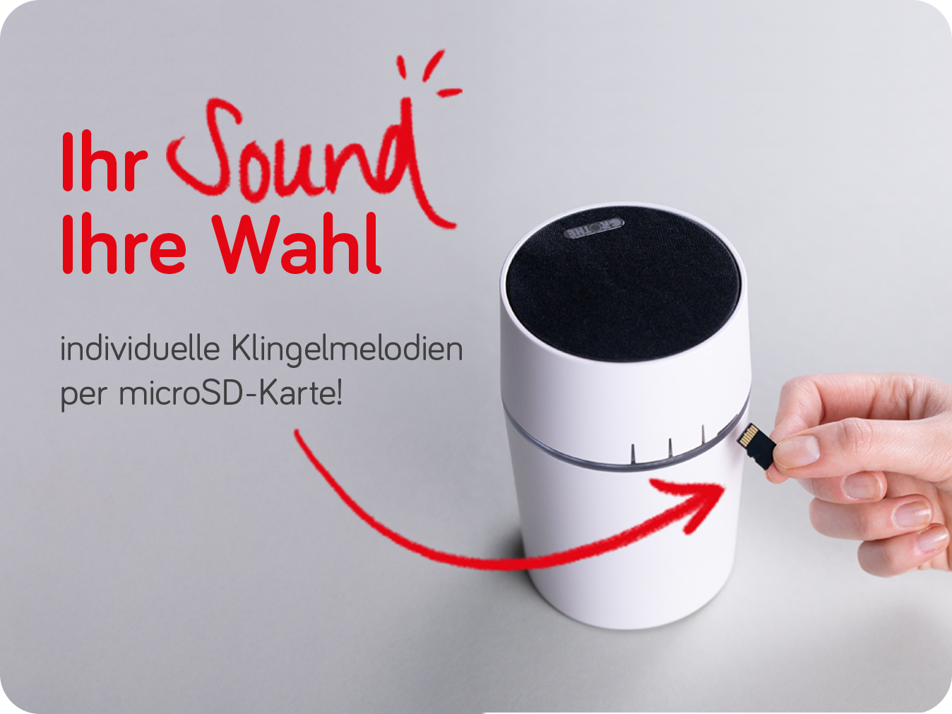 Der Funkgong CALIMA 600 ist von schräg oben zu sehen; eine Hand hält eine microSD-Karte an den Gong; links daneben steht "Ihr Sound, Ihre Wahl - individuelle Klingelmelodien per microSD-Karte!"
