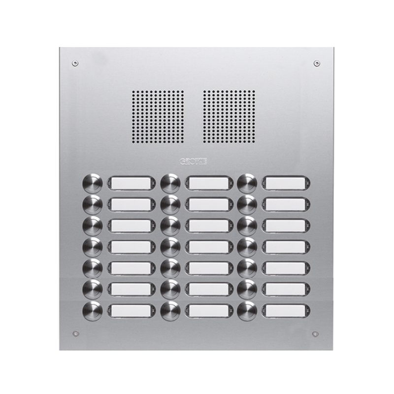 ROBUSTA Aluminium-Türstation mit Namensschildern und Klingelknöpfen in drei Reihen; darüber ist das Lautsprechergitter zu sehen