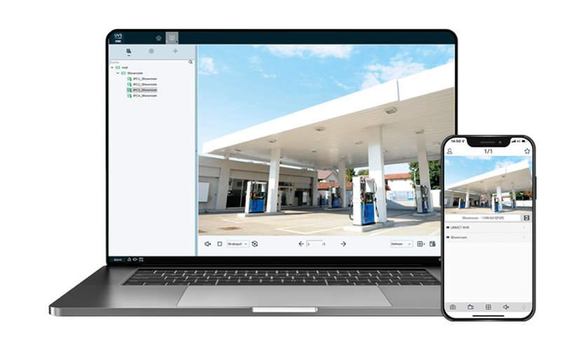 Laptop-Bildschirm und Smartphone-Display mit geöffneter Überwachungs-App und Überwachungsbild