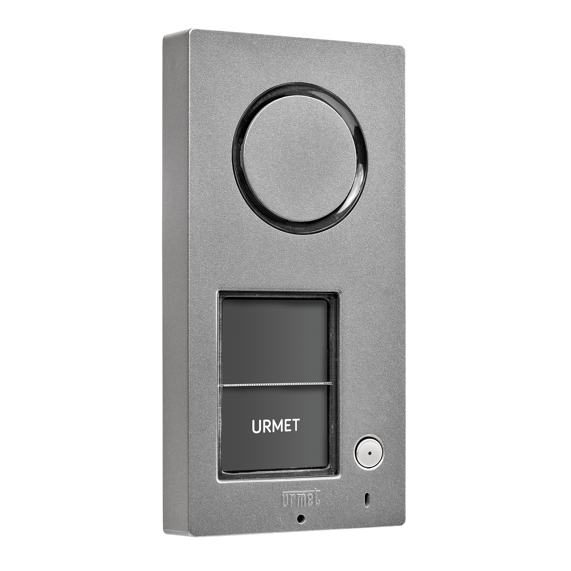 MIKRA Türstation mit einem Klingeltaster und einem Namensschild sowie einem Freifeld darüber.