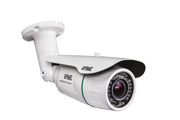 Weiße Bullet-Überwachungskamera von Urmet mit integrierten Infrarot-LEDs und Wetterschutzblende