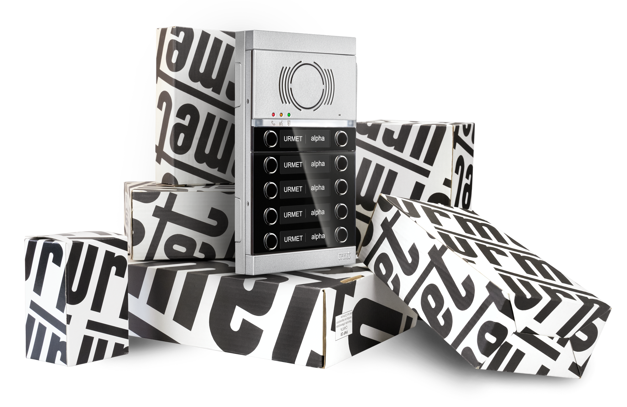 ALPHA Türstation inmitten von Urmet-Verpackungskartons