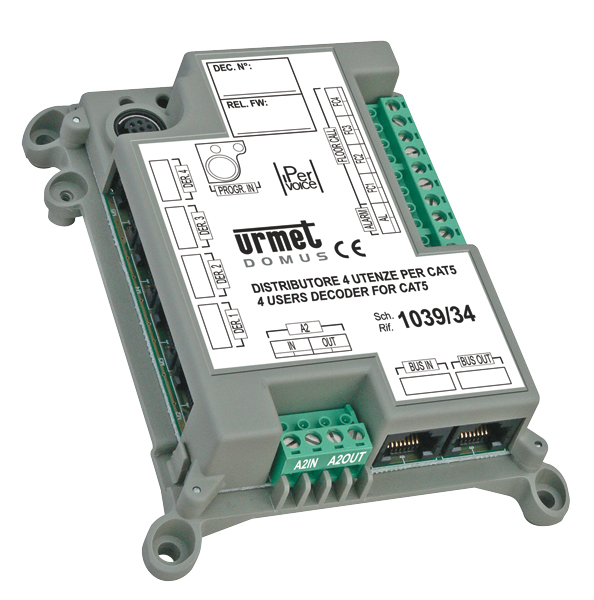 Graues Verteiler-Modul mit grünen Klemmen, zwei RJ45-Buchsen und weißem Etikett mit technischen Angaben sowie Urmet-Logo.