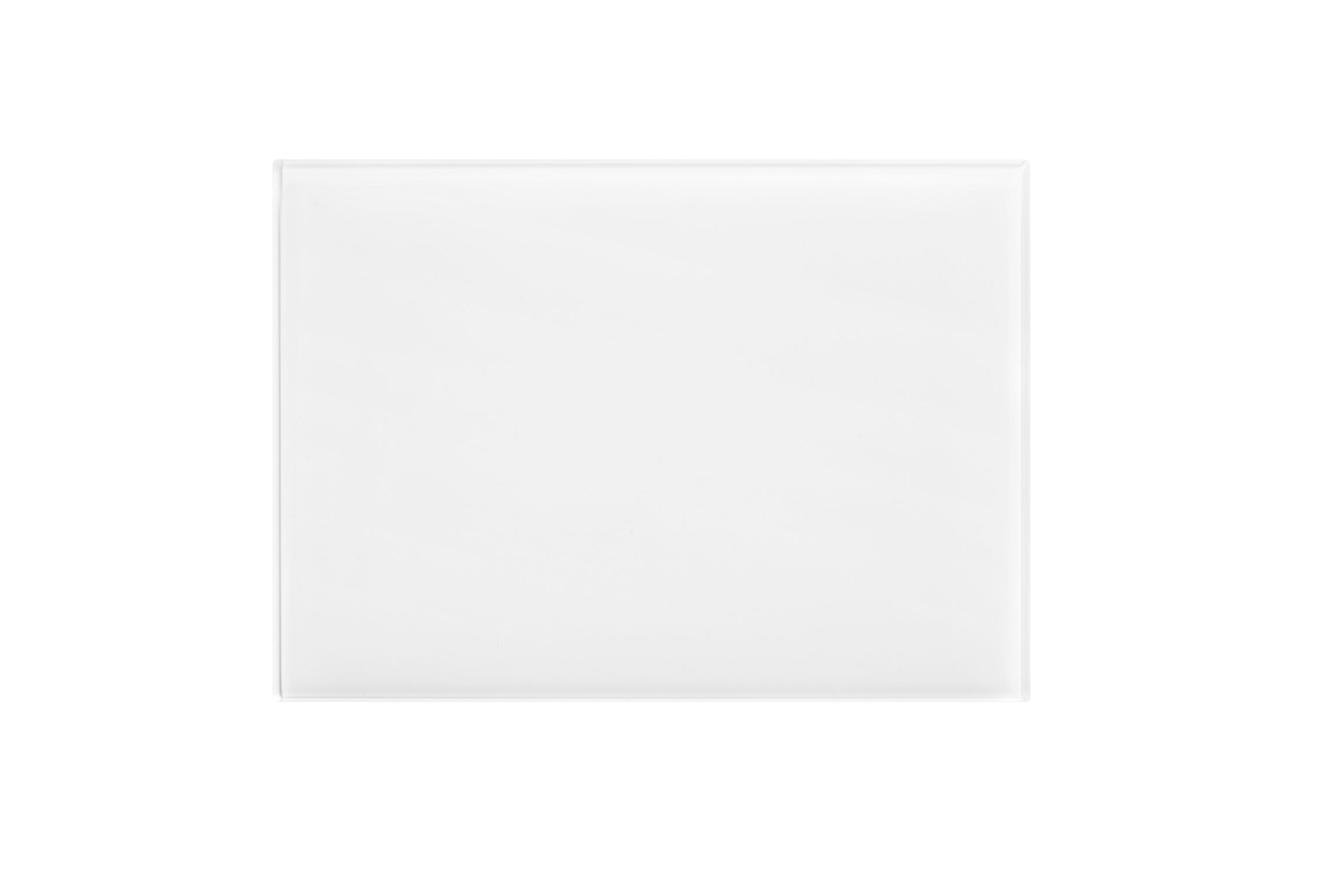 Weißes Blindmodul mit glatter Oberfläche, dient als Abdeckung ungenutzter Modulplätze