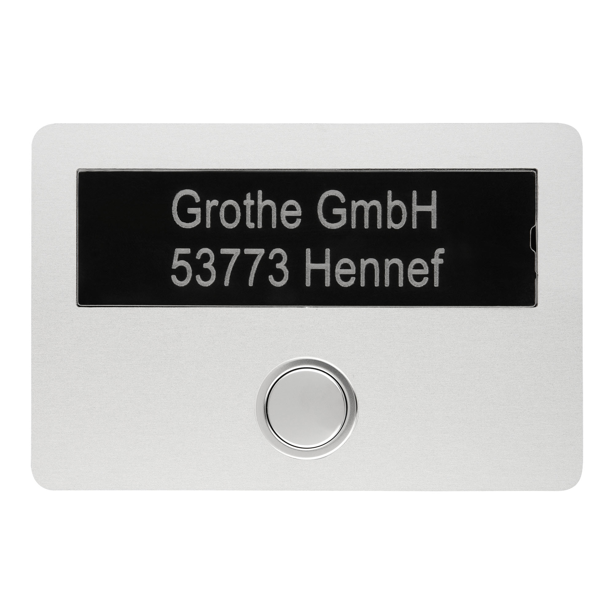Etagenplatte mit rundem Edelstahltaster und graviertem Namensschild „Grothe GmbH, 53773 Hennef“, frontale Ansicht.