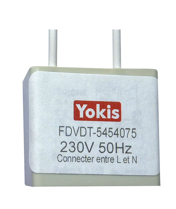 Kompakter Überspannungsschutz von Yokis mit zwei Anschlussleitungen, Beschriftung für 230 V / 50 Hz und weißem Etikett.