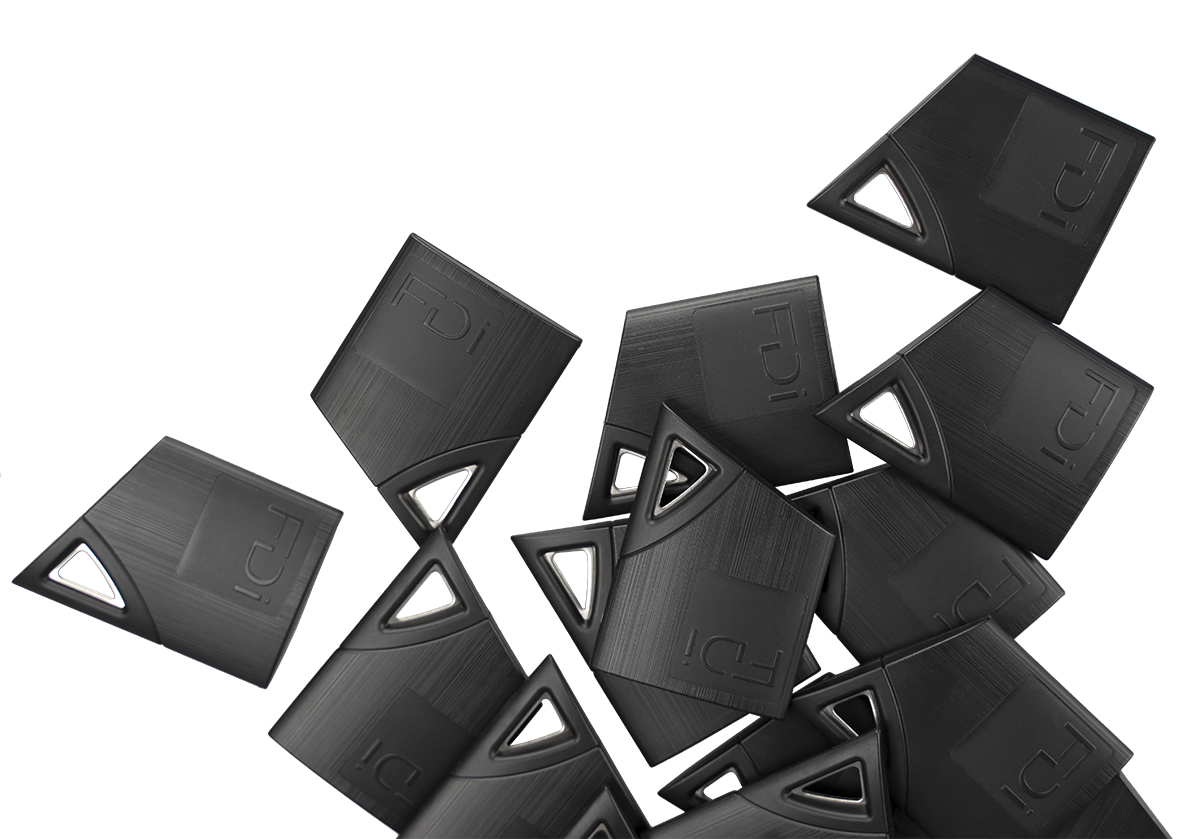 Mehrere schwarze Näherungsschlüssel, liegend