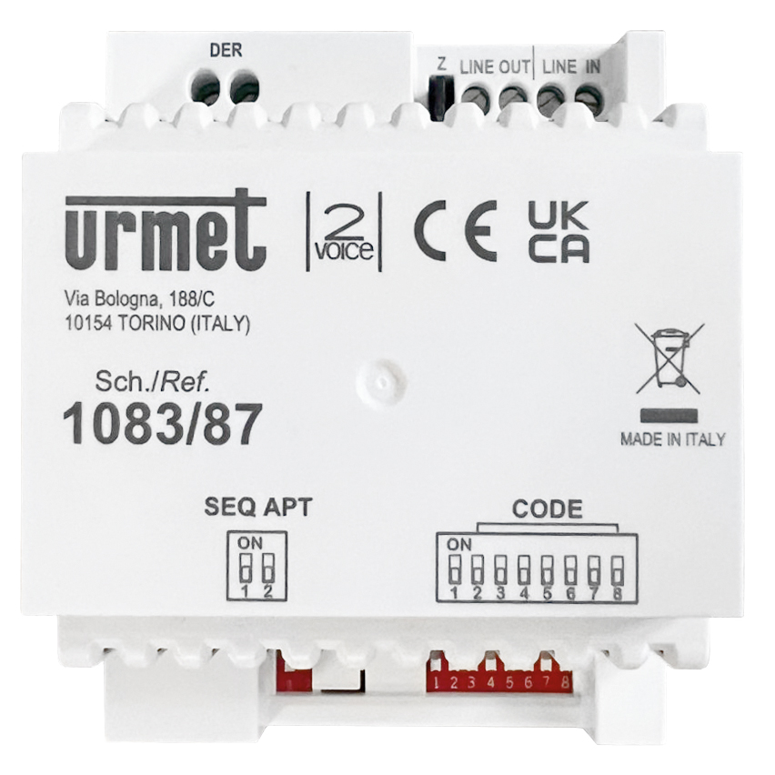 Weißes Urmet Hutschienenmodul 1083/87 mit Anschlussklemmen, CE- und UKCA-Kennzeichnung sowie DIP-Schaltern.