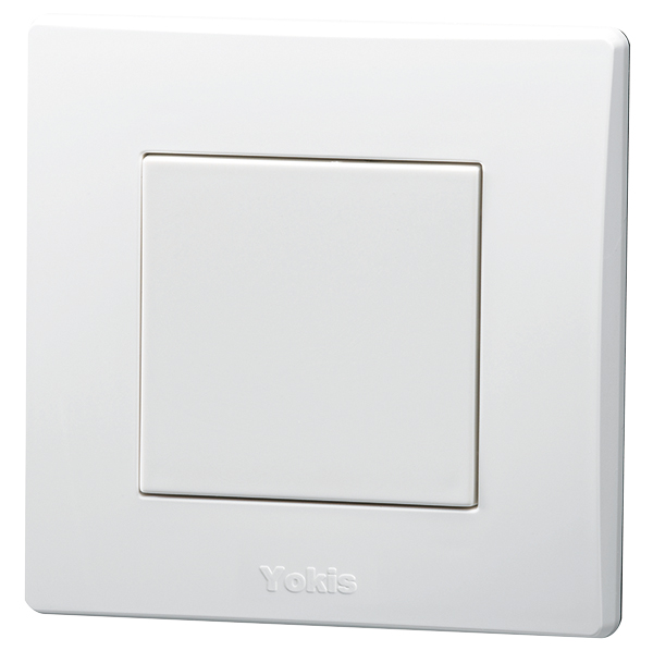 Weißer Funktaster mit einem flachen Taster zur kabellosen Steuerung, quadratische Front mit Yokis-Logo unten.