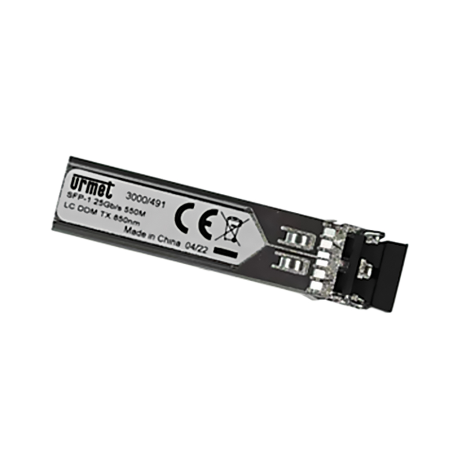 SFP Transceiver-Modul mit LC-Anschluss und Beschriftung, schräg von oben fotografiert