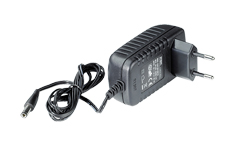 Schwarzes Steckernetzteil mit Eurostecker und festem DC-Rundstecker-Kabel zur Stromversorgung von Kameras oder anderen Sicherheitsgeräten.