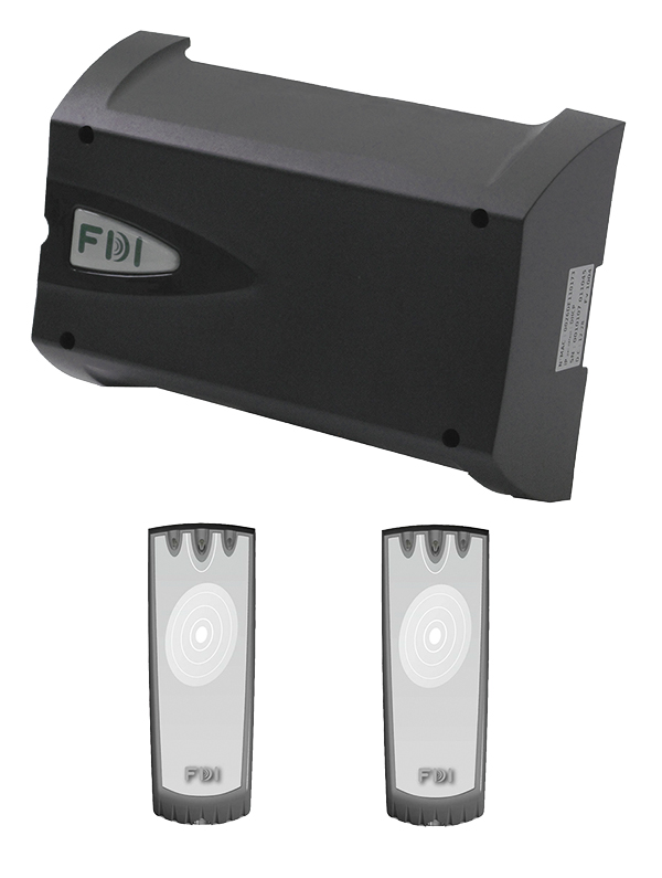 Schwarze FDI-Zentrale mit Logo und zwei abgebildeten, schmalen weißen Lesegeräten mit runden Markierungen und FDI Logo.