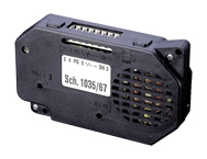 Einbau-Türlautsprecher in schwarzem Gehäuse mit Membrangitter und Anschlussleiste, schräg von vorn fotografiert.