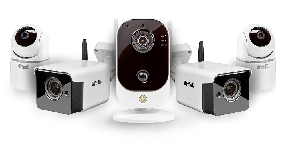 WLAN-Cube-Kamera, daneben Bullet-Kameras und WLAN-PTZ-Kameras