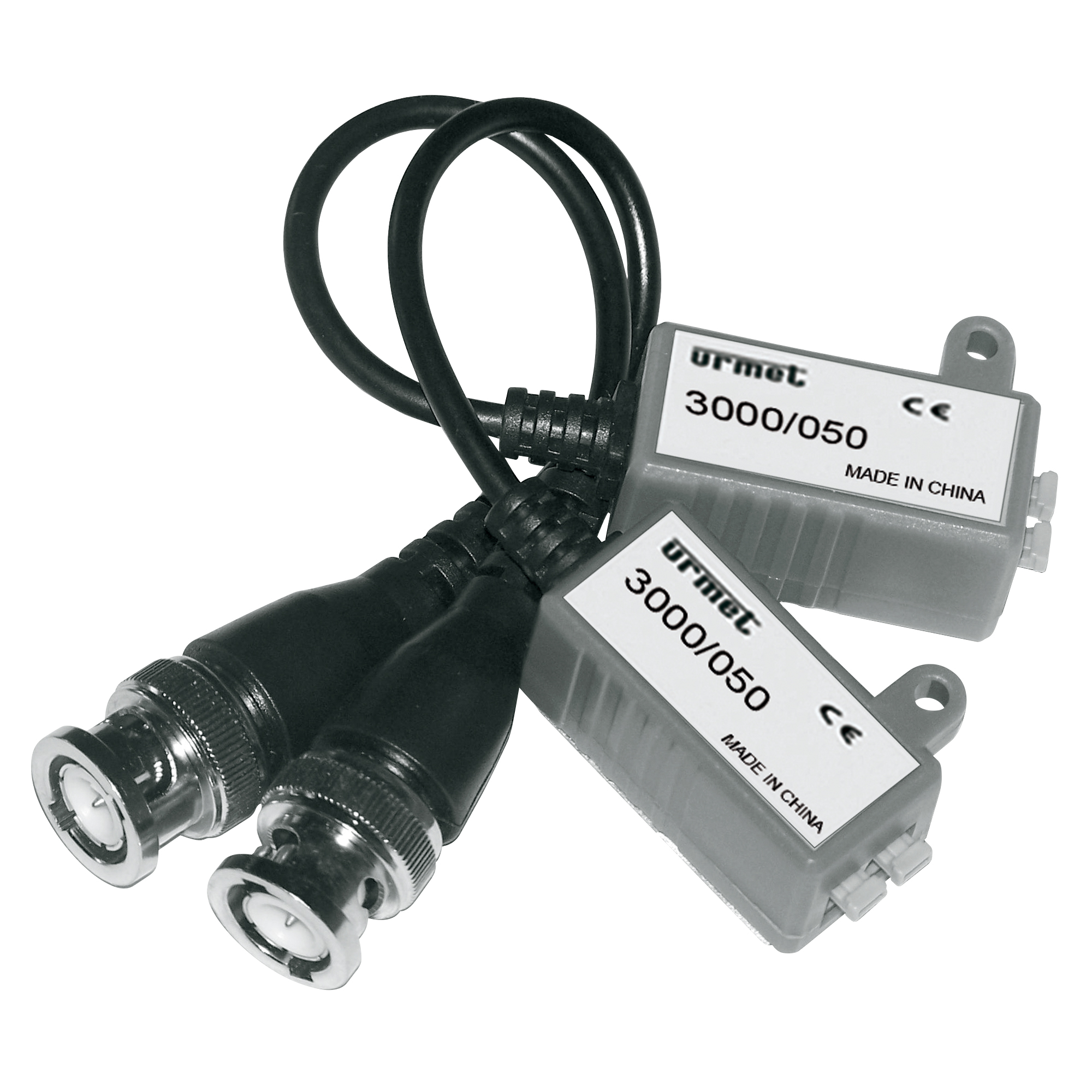 AHD-Video-Übertragungsset mit zwei Urmet-Modulen, BNC-Steckern und kurzen Verbindungskabeln