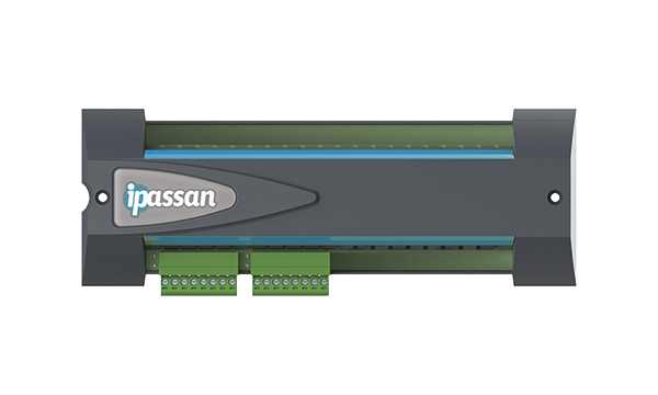 IPassan Erweiterungsmodul im grauen Gehäuse mit seitlichem Logo, grünen Anschlussklemmen unten und Hutschienenmontage.