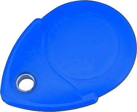 Blauer tropfenförmiger Näherungsschlüssel mit runder Fläche und silberner Öse zur Befestigung.