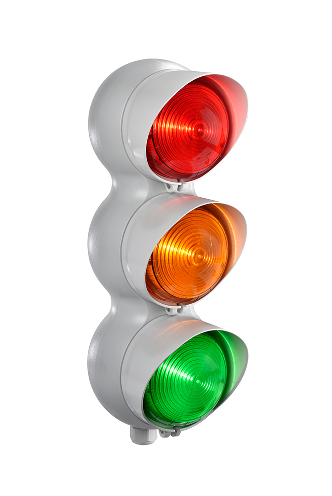 Ampelmodul mit silbernem Gehäuse und drei Leuchtmodulen in Rot, Orange und Grün, seitlich aufgenommen.