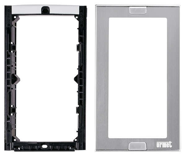 Rechteckiger Kunststoffrahmen in Aluminiumoptik mit zwei übereinanderliegenden Aussparungen und Urmet-Logo unten.