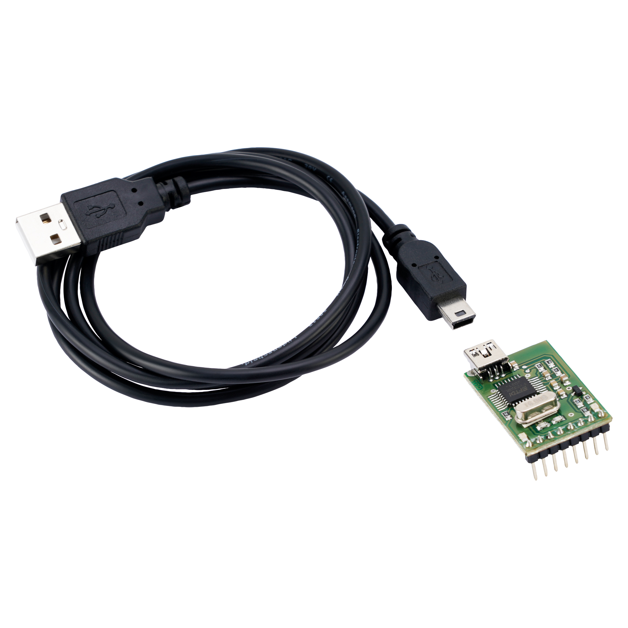 Schwarzes USB-Kabel mit Standard- und Mini-USB-Stecker, daneben grüne Leiterplatte mit Mikro-USB-Anschluss.